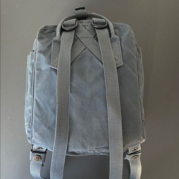 Fjallraven Kanken Mini Backpack 3L Dark Gray Chacole Outdoor Casual - Picture 4 of 12